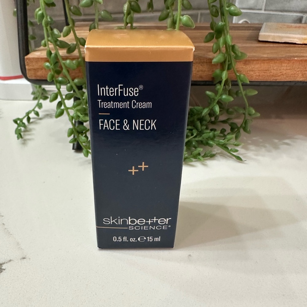 Skinbetter Science InterFuse Treatment Cream Face & Neck - Navy and Gold